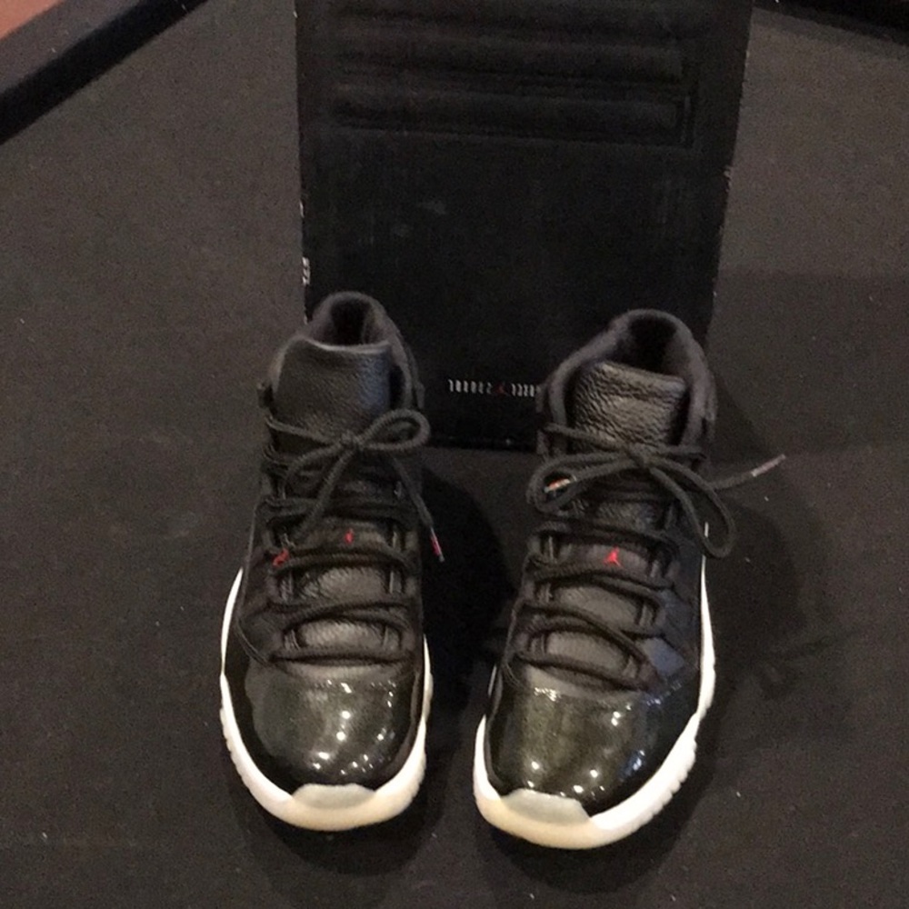 AIR JORDAN 11 RETRO